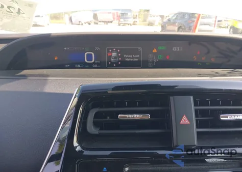 2018 Toyota Prius Three Touring z USA, uszkodzony, nr VIN JTDKARFU6J3550257